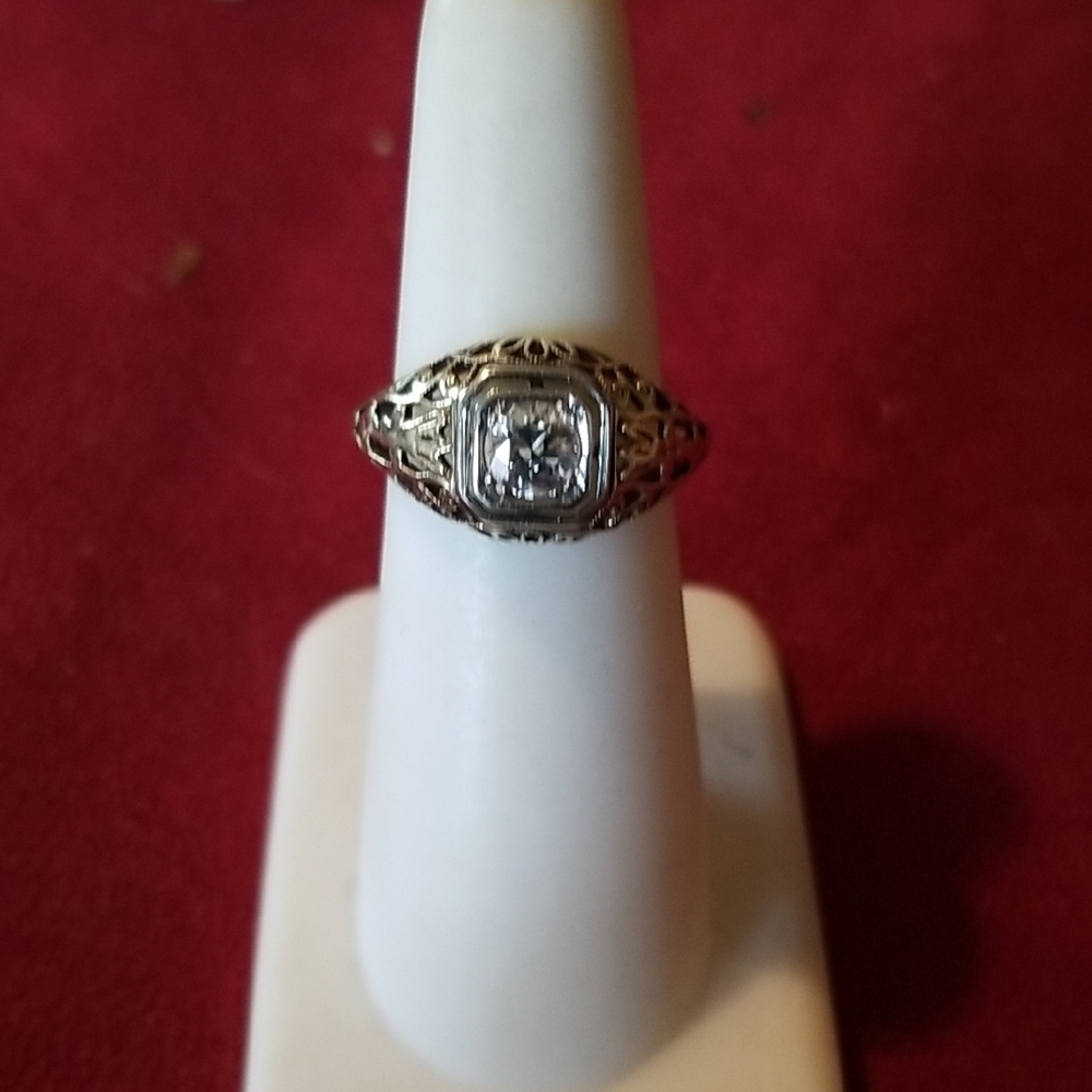 Vintage 14K Gold Ring with center Diamond
